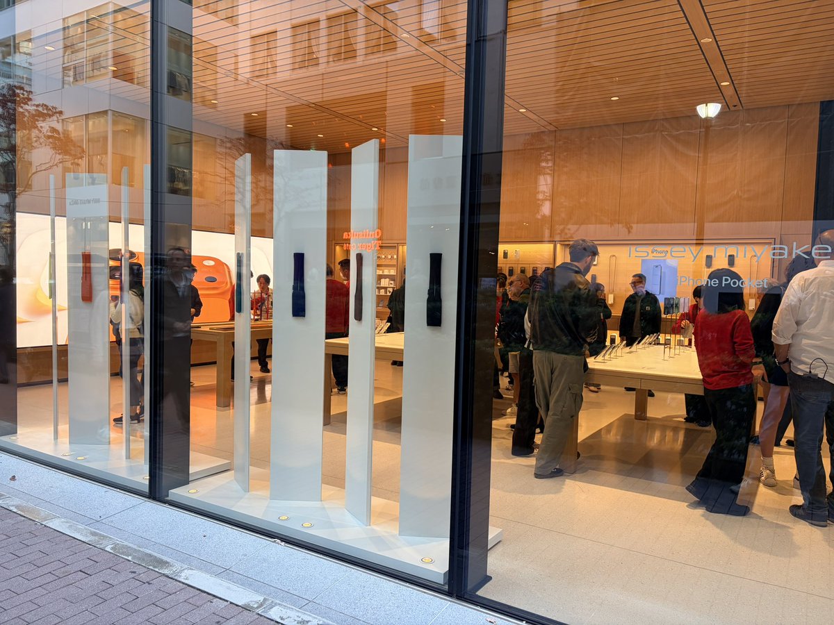 Apple 銀座でiPhone Pocket見てきた！！ クオリティー、めちゃくちゃ