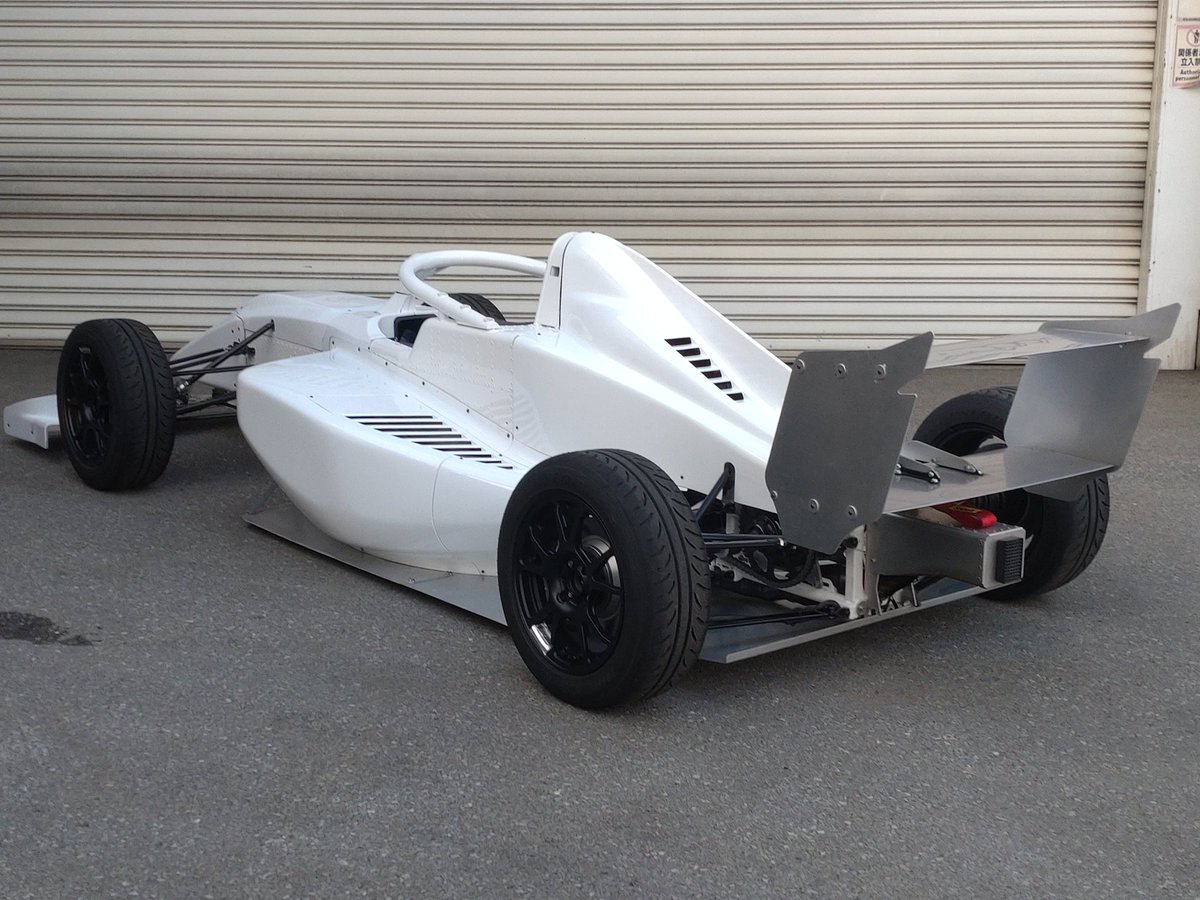 ikeyaformula's tweet photo. もてぎエントリーフォーミュラ ＃ＭＥＦ 量産試作第一号車🏎️完成しました‼️

出来たてホヤホヤの純白のカウルが、ま���でシルクのドレスを纒っているようで美しいですね✨

新しいレーシングカテゴリーとして、この車両がこれから世界に羽ばたいていきますよ🕊️ https://t.co/x9tLaURdhr