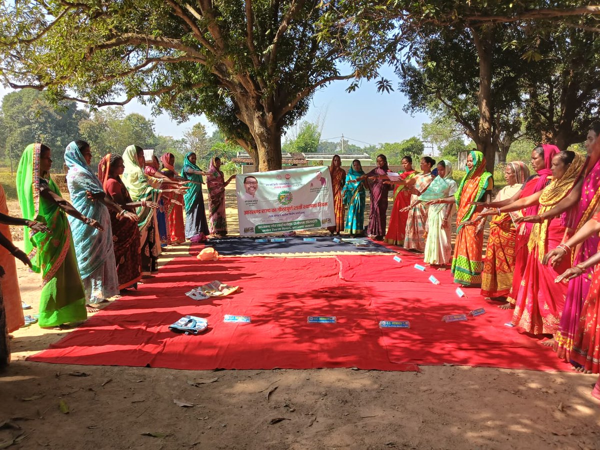 DEVENDRA061980's tweet photo. 25th anniversary celebration of Jharkhand at Pakartanr  Block Simdega district,
@RDD_Jharkhan #JharkhandAt25 #JharkhandSeJohar #JharkhandSilverJubilee #WomenEmpowermentJSLPS #iprdjharkhand #dcsimdega, #iprdsimdega@Online@JSLPS@HemantSorenJMM@DipikaPS@JharkhandCMO@OnlineJSLPS https://t.co/nk4oJM045r