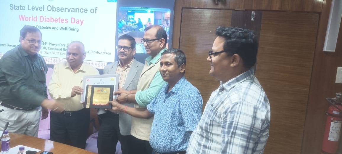 NCDkendrapara's tweet photo. PHC AAM Patkura under CHC Patkura awarded 1st Position for the highest control rate of #Diabetes in the State.
#Kendrapara Awarded for implementation of NP- NCD activities .
#LifestyleModification
@dmkendrapara
@cdmo_Kendrapara
@nhmodisha https://t.co/dw0jN2UENc