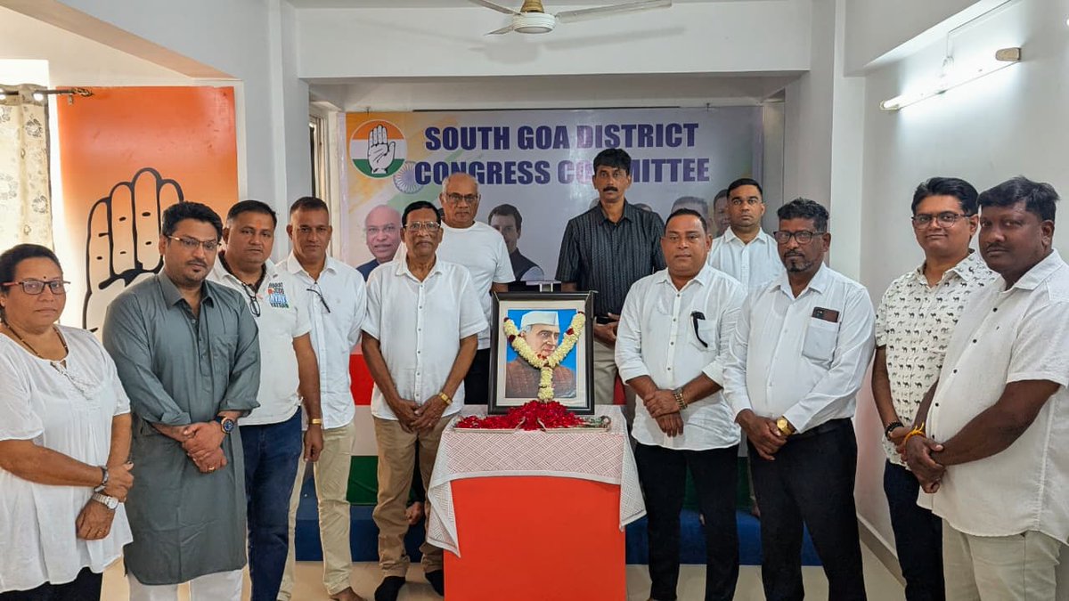 INCSGoa's tweet image. South Goa District Congress marked Pandit Jawaharlal Nehru’s birth anniversary at the district office. District President @SavioDsilvaa  and Congress members gathered to honour the legacy that shaped modern India.