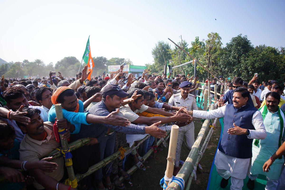 THIS IS BIG !!! 

Bihar's politics just got a shake up. Mohan Yadav's influence is winning over RJD's traditional strongholds, with Yadav voters increasingly backing BJP. 

The man, the myth, the legend 🔥