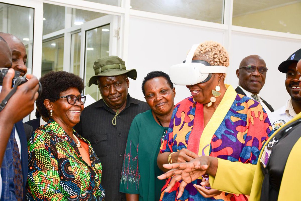 Honored to launch the 𝗞𝗮𝗯𝗮𝗹𝗲 𝗨𝗻𝗶𝘃𝗲𝗿𝘀𝗶𝘁𝘆 𝗕𝘂𝘀𝗶𝗻𝗲𝘀𝘀 𝗜𝗻𝗰𝘂𝗯𝗮𝘁𝗶𝗼𝗻 𝗖𝗲𝗻𝘁𝗿𝗲 (KABBIC) - a strategic milestone as Uganda advances the NDPIV.

This hub champions agro-industrialization &amp; innovation as key drivers for job creation &amp; inclusive growth.