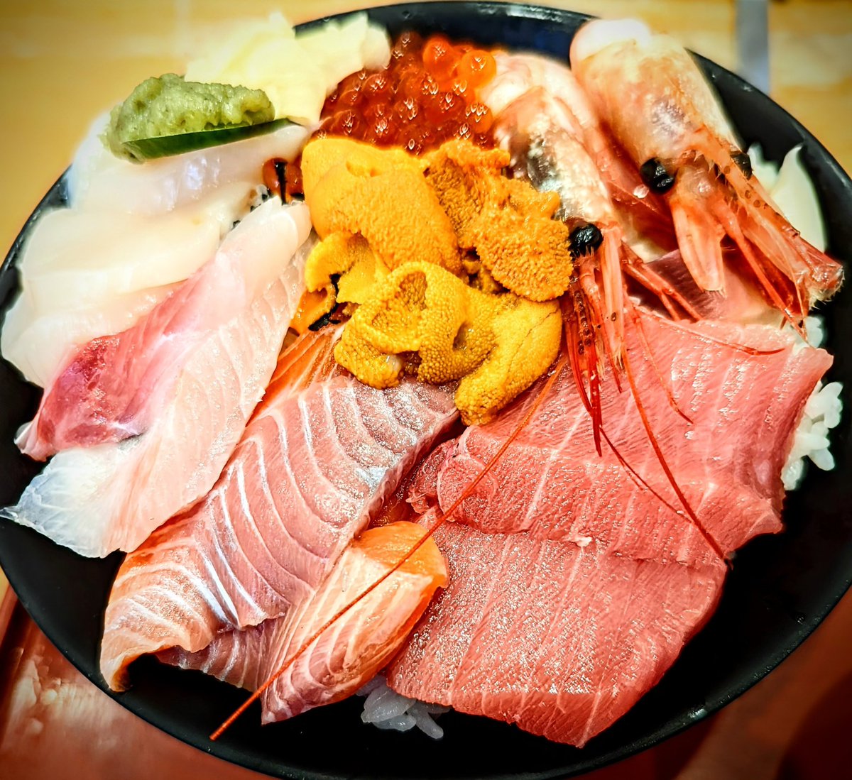 ONRYOUonsen's tweet photo. 👹「今日は奢りだ！どっちにする？」

←焼肉　　　　　　　　　　海鮮丼→ https://t.co/UlaZ9RJgzo
