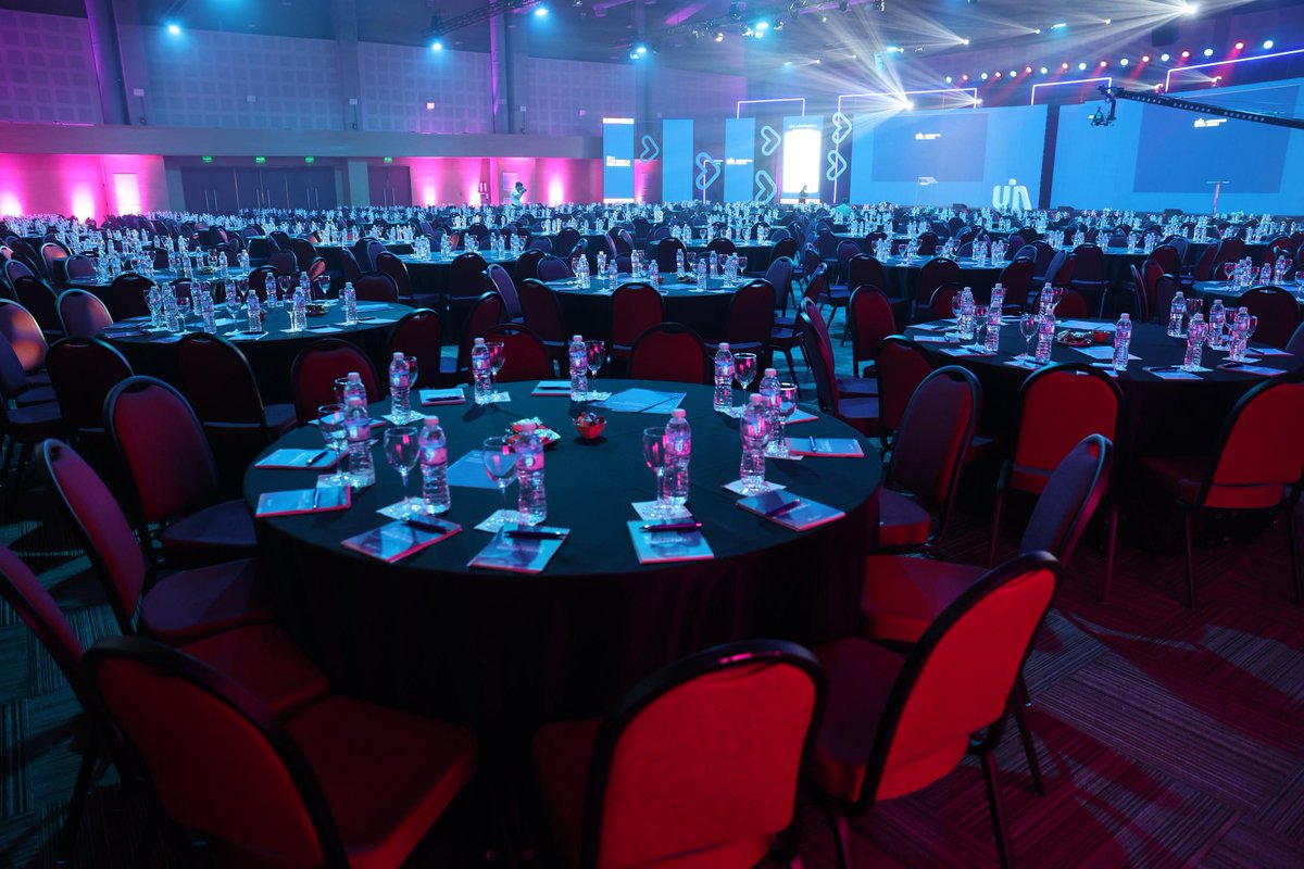 LTQSok's tweet image. #LoTenesQueSaber | se celebro el 31* congreso de @UIAok entre los asistentes Paolo Rocca de #Techint pidió que el Estado intervenga para parar el ingreso de importados, @LuisCaputoAR abrió la convención ratificando la política cambiaria