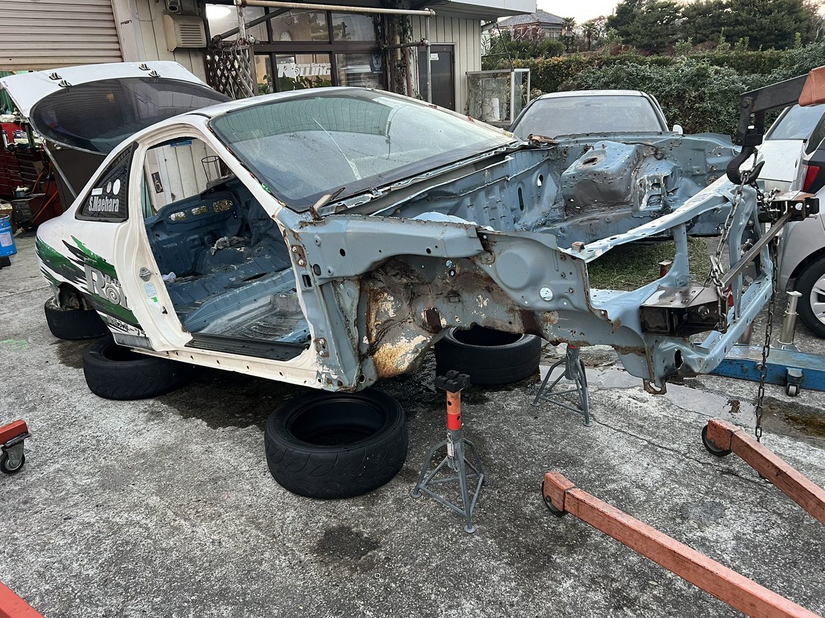 d2s_rolling's tweet image. 丸洗いしちゃったので斜めにして水抜き中
😨