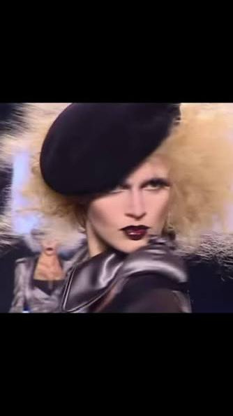 _ferula's tweet photo. @Glamnissx Is the hair trying to mimic the beret? 😭💀 https://t.co/ogx6O2e0uu