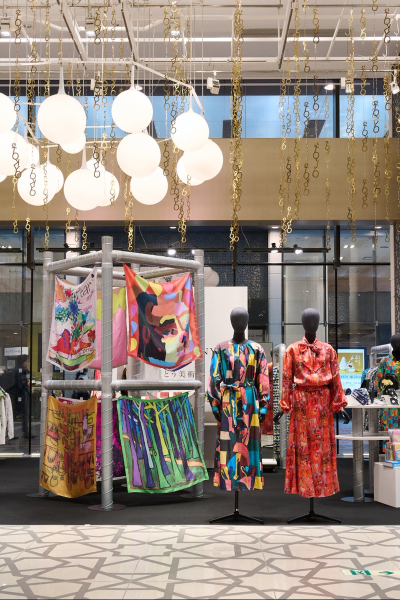 heralbony's tweet image. いよいよ、明日から大丸東京１階POPUP STORE最後の週末を迎えます。 

金曜の夜は、アートで一息。お仕事帰りにも、ぜひお立ち寄りください。

#まとう美術館 #ヘラルボニーアートコレクション

heralbony.com/pages/2510-n-p…