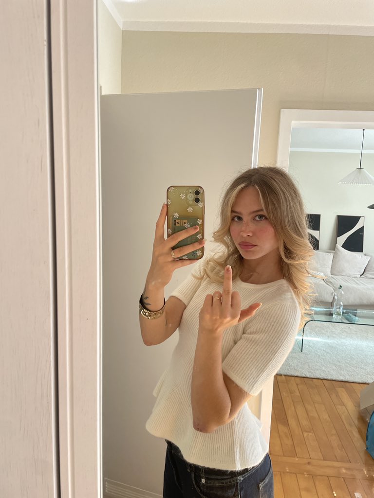 Ich will es. Du kaufst es.
Weil "Nein" bei mir einfach nicht existiert.