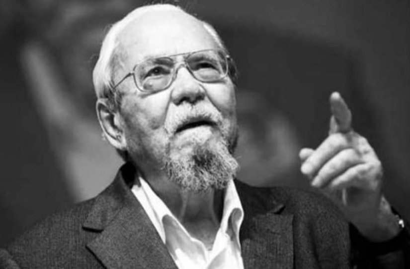 "Türklerin övünülecek bir tarihleri var. Târih bilirseniz, ancak o zaman "Ne mutlu Türk'üm" sözünün bir mânâsı olur."

💬 Halil İnalcık