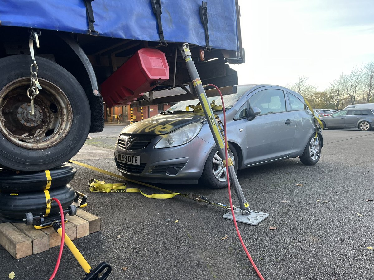 GLTechRescue's tweet image. Heavy Rescue Operator refreshers underway for Longton/ Stafford Fire Stations.A great way of minimising skill fade, improving best practice, intro new techniques/ equipment, sharing case studies/ changes in legislation. Great to see the progress, well done to all 👍@StaffsFire