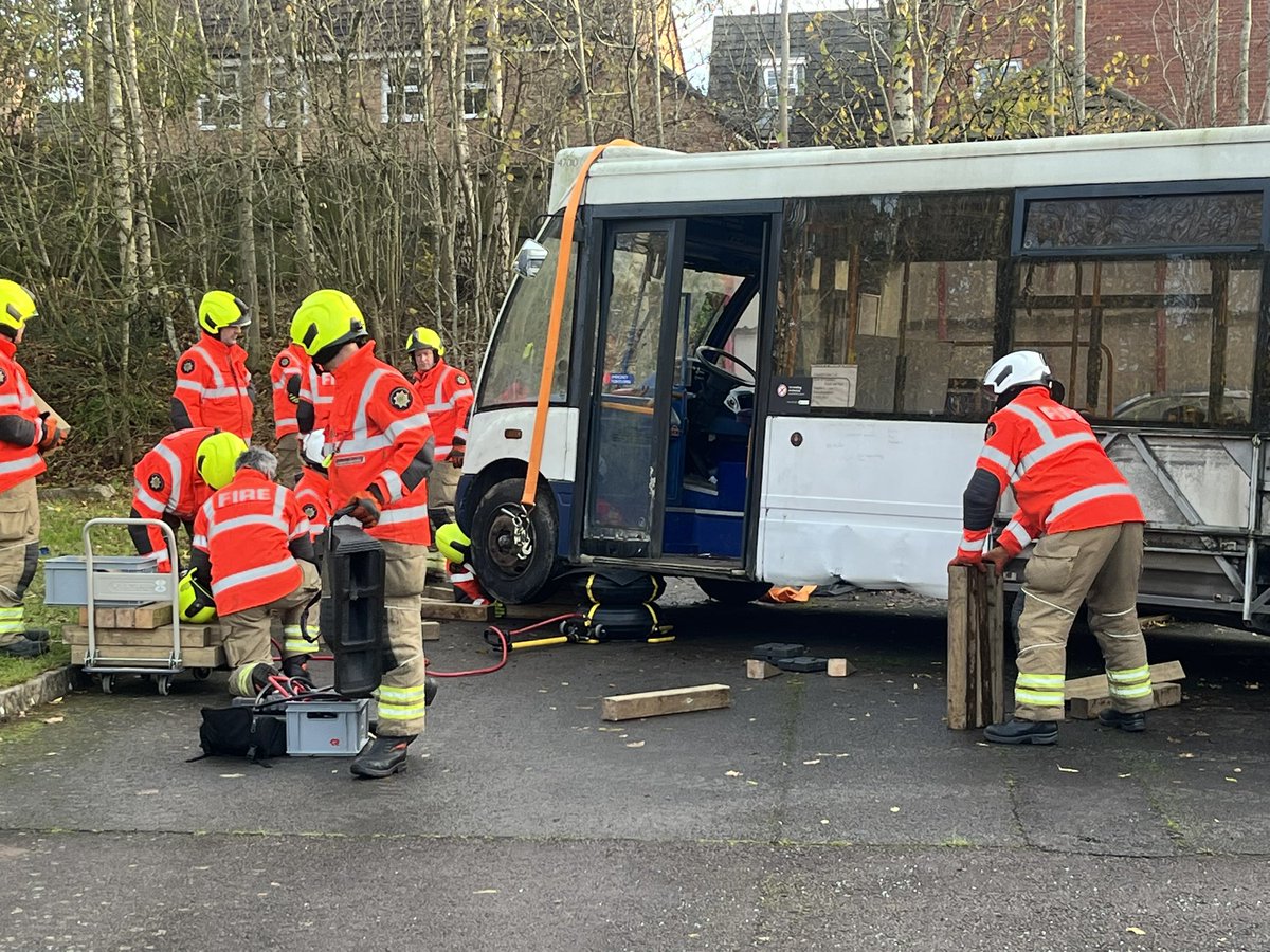 GLTechRescue's tweet image. Heavy Rescue Operator refreshers underway for Longton/ Stafford Fire Stations.A great way of minimising skill fade, improving best practice, intro new techniques/ equipment, sharing case studies/ changes in legislation. Great to see the progress, well done to all 👍@StaffsFire