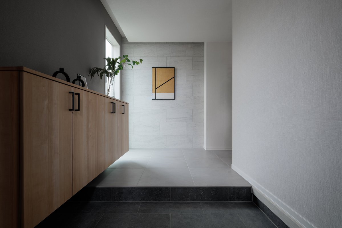 816tokai's tweet image. ◤￣￣￣￣￣￣￣￣￣￣
モデルハウス紹介vol.3
磐田展示場
＿＿＿＿＿＿＿＿＿＿◢

リビングと和室が繋がる落ち着きのある
”静の空間”
キッチンとダイニングが繋がる明るく開放的な
”動の空間”

つながりながらも違った顔を見せる
それぞれの空間が魅力です♪
816t.jp/tenji/iwata-bj…