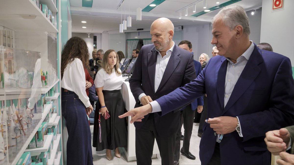 Sevilla es rica en empresarios con talento como los que forman Grupo <a href="/PepePinreles/">Pepe Pinreles</a>

🧸Anoche inauguraron un nuevo proyecto que seguro será un nuevo éxito: “Artabán Juguetes” en la calle Asunción, donde nuestra Semana Santa abraza a los más pequeños.

¡Enhorabuena!👏🏼