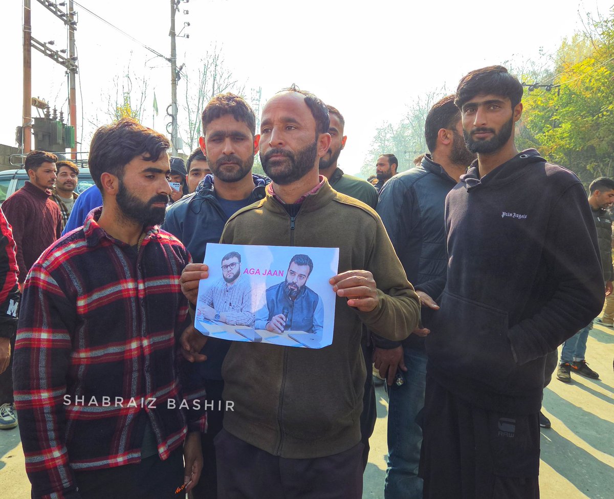 #Inpic: PDP Rally Highlights: Ruhullah Mehdi  Photo Raised by Supporters

Photo by: Shabraiz Bashir <a href="/shabraizbashir/">Shabraiz Bashir (شبریز بَشیر)</a> 

<a href="/jkpdp/">J&K PDP</a> <a href="/RuhullahMehdi/">Aga Syed Ruhullah Mehdi</a>