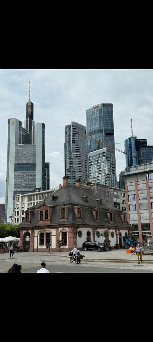 صبح صبح  سیالکوٹ  میں  چہل پہل کے منظرہ