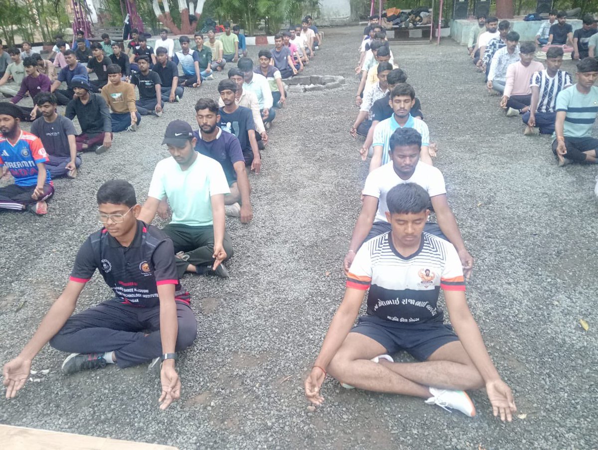ndmaindia's tweet photo. Yuva Aapda Mitra Scheme (YAMS): 
7 days Disaster Response Training of 104 BSG Volunteers conducted at BSG Camp, Junagadh District, Gujarat.
Empowering youth for disaster preparedness and community resilience.
@CMOGuj #YuvaAapdaMitra #BSG  #SDRF #NDMA https://t.co/KiiJcdsi7K