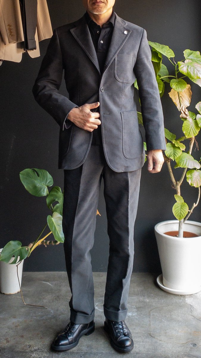 Fibonacci_JP's tweet image. newsを更新しました！

ブリスベン・モス の ヘヴィウェイト・モールスキン’M1A’のスーツ
fibonacci.tokyo.jp/?p=15117

#墨田区 #鐘ヶ淵 #フィボナッチ紳士洋品店 #オーダースーツ #モールスキン #ブリスベンモス