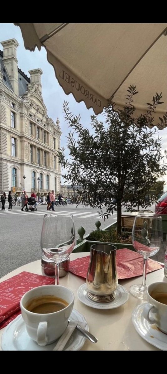 سیالکوٹ میں  موسم  بڑا خوشگوار  ھے