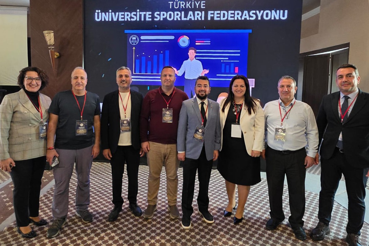 🤾 Üniversitemiz, Türkiye Üniversite Sporları Federasyonu (TÜSF) tarafından 12-14 Kasım 2025 tarihlerinde Antalya/Kemer’de düzenlenen Üniversiteler Koordinasyon Toplantısına katıldı. Üniversitemizi Rektör Yardımcımız Prof. Dr. Mehmet Birhan Yılmaz’ın yanı sıra Sağlık, Kültür ve