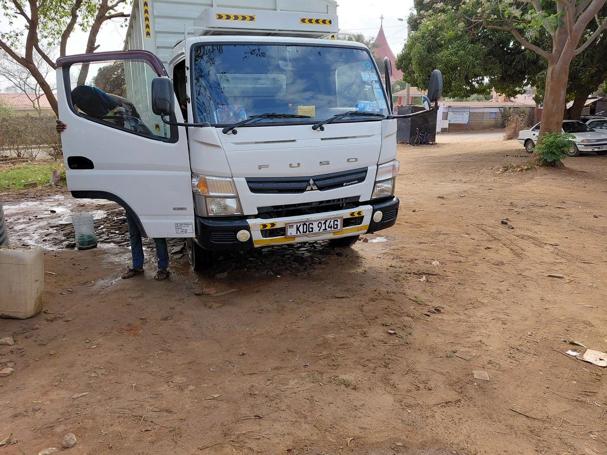 kafangi's tweet photo. A friend of mine is selling this Mitsubishi Canter.

-Year of manufacturer: 2017 
-8.5 tonnes
-Asking price 1.7
-location: Nairobi 
-Call: 0759847739

Retweet widely! https://t.co/i6gNtqHT08