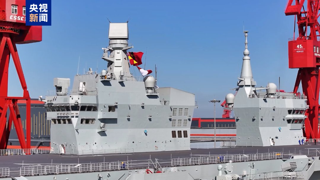 中国海軍新型強襲揚陸艦『四川』号が初航行。本日午前9時頃、中国海軍