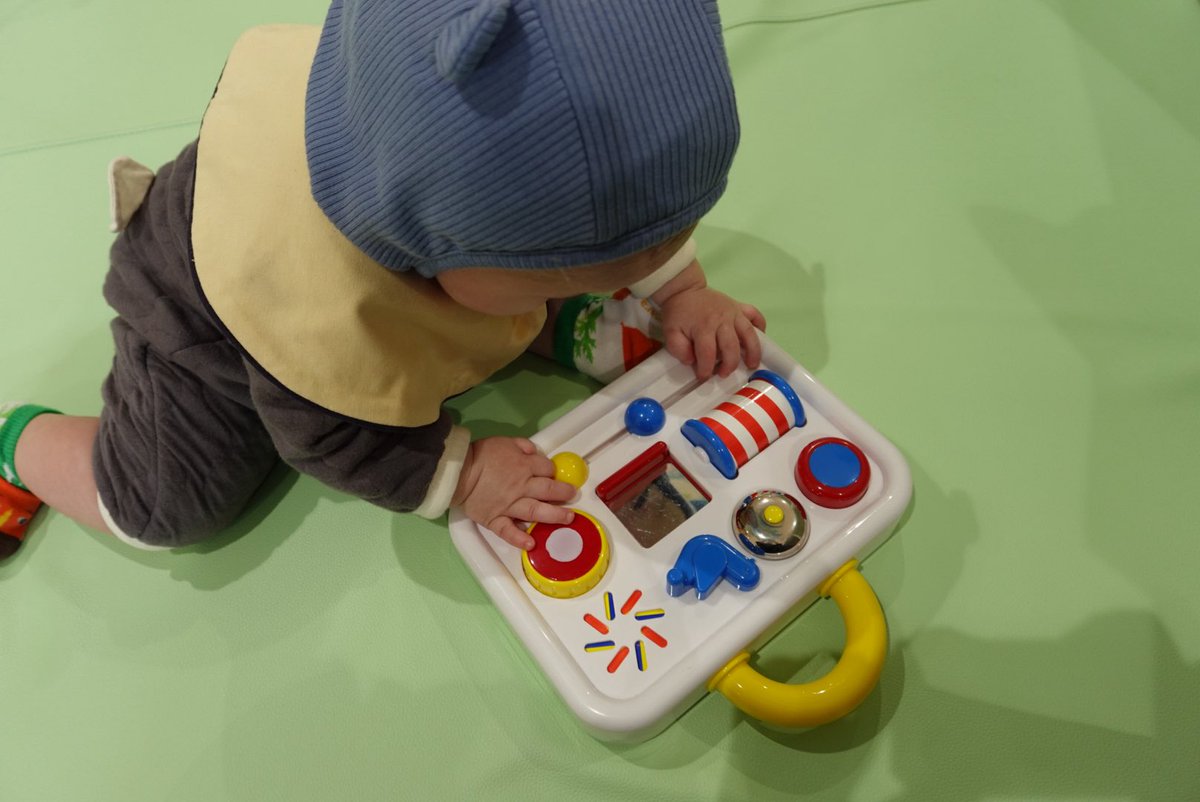 初めて支援センター行ったのだけど、楽しそうにしていたのでもっと早く