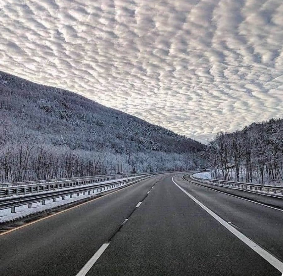 MagnificaLounge's tweet image. Route des Nuages...
#route #nuages #clouds #nature #amazing 
📷@Frenkie_Woody
