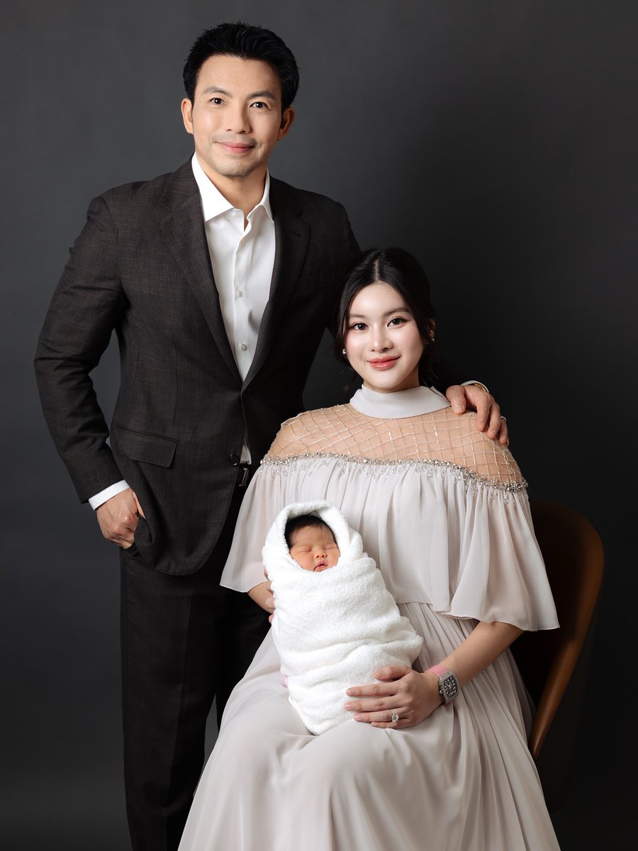 รูปครอบครัว คุณแม่ออน+พ่อหมอสอง น่ารักอบอุ่นมากกกก 📷
#freyana #aonsomrutai #ออนสมฤทัย #หมอสอง #ออนหมอสอง