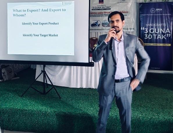 dgftindia's tweet image. The Office of the Additional Director General of Foreign Trade (DGFT), Bengaluru, in partnership with the Export Promotion Council for Handicrafts (EPCH), and with the participation of DHL and Amazon, organized an Export Outreach Programme on Cross-Border Trade through E-Commerce…