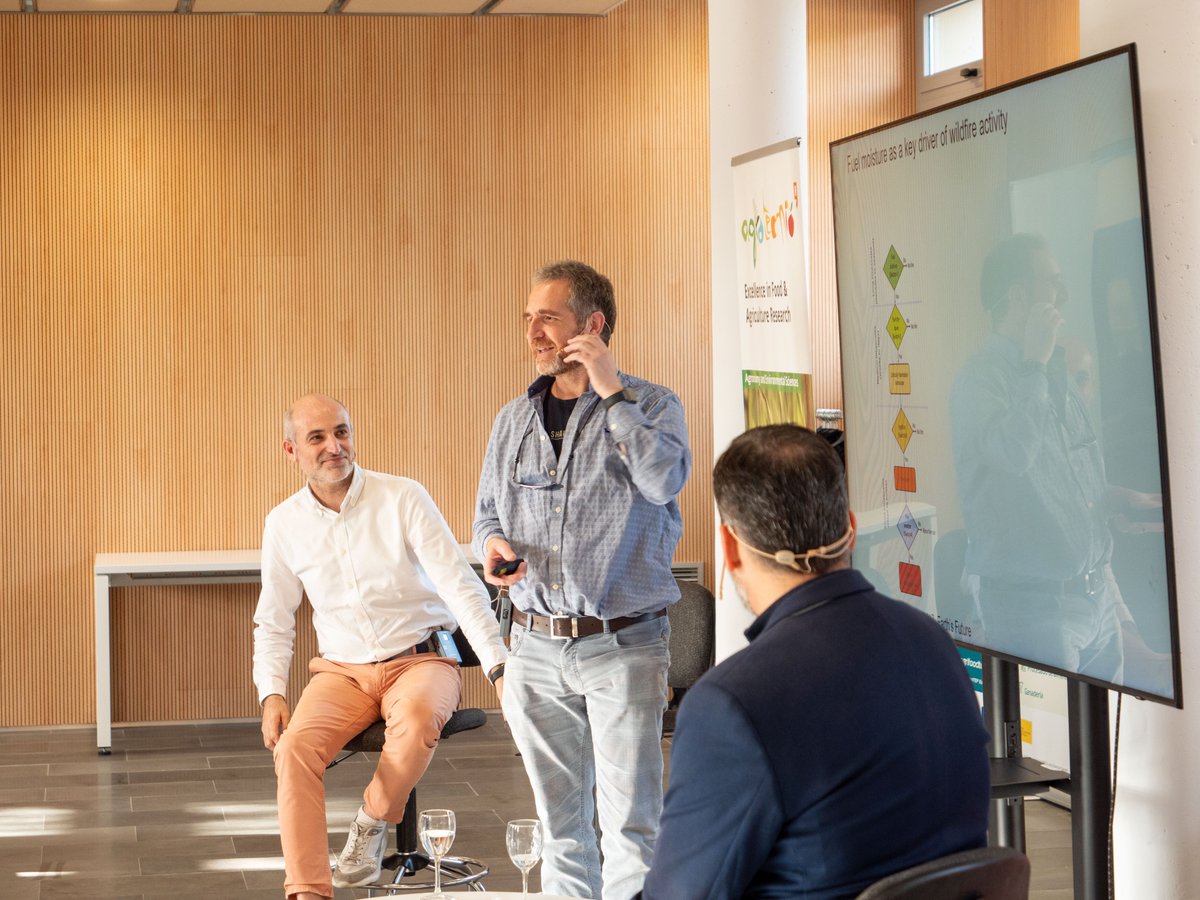 Agrotecnio's tweet image. 🛰️La observación térmica por #satélite puede ser clave para prevenir #incendios.

@Agrotecnio, @UdL_info y @AistechSpace avanzan en un modelo que estima en tiempo real la #humedad del combustible vegetal.

🔗 Más info: agrotecnio.org/es/2025/11/14/…