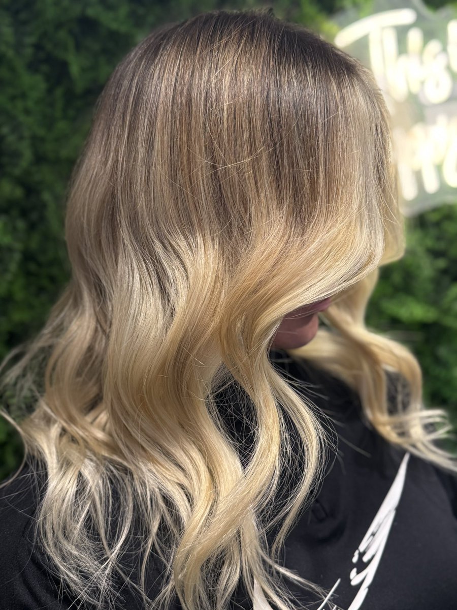 salvoscissor's tweet photo. Color gel Lit up demipermanent https://t.co/uZYAkB95wy