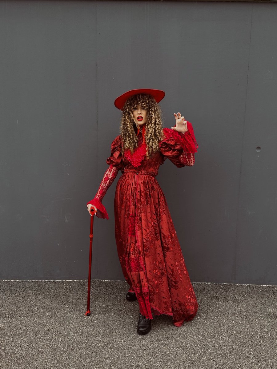 the category is: DANSE OU MEURS