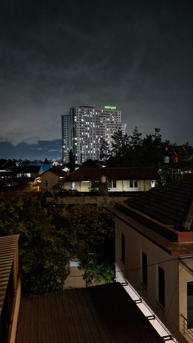 zerosanityy's tweet image. terpantau sudah 3 kali ke balkon (demot)