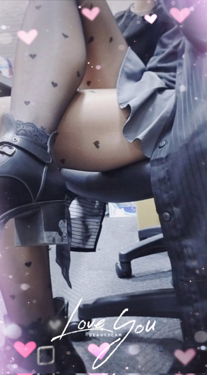 OnlyBatCats's tweet image. 愛心襪襪跟蕾絲短靴超搭😍
幫我把愛心 ❤️ 點起來