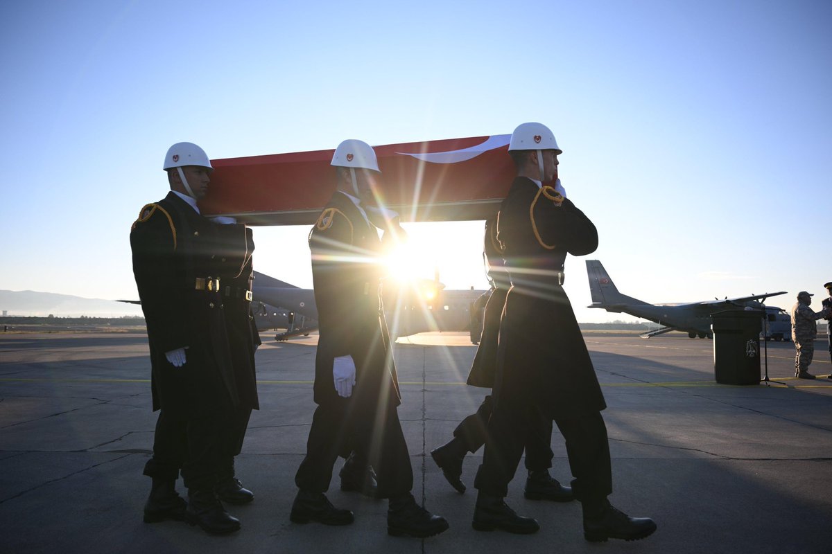 Bu vatanın her karışında şehitlerimizin emaneti var. Hepsini rahmet ve minnetle anıyorum. 
Rabbim şehitlerimize rahmet, ailelerine sabır ve güç ihsan eylesin.

Mekânları cennet olsun.