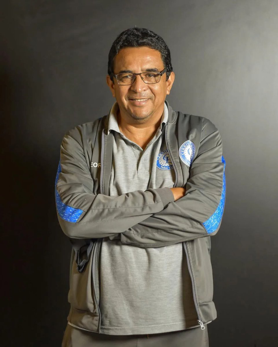 ¡SIGUE!💥
Danielo Núñez seguirá siendo el director técnico de Cerro Largo para la temporada 2026.

El entrenador y el presidente de Cerro Largo, Ernesto Dehl, llegaron a un acuerdo.