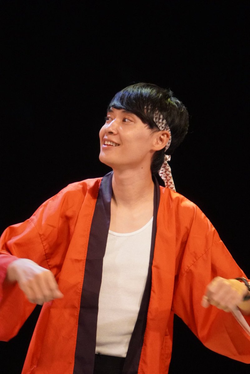 akingo48's tweet image. 2025.11.14(金)
グルメと漫才とカラオケを楽しむ宴Night 後夜祭@クールジャパンパーク大阪 WWホール
エクストリーム盆踊り
祇園櫻井さん撮影タイムpart1

間違いなく本日のMVP
藤崎マーケットさんの衣装でミスチルの彩り（出囃子）をアカペラで熱唱

#ぎお活
#祇園
#櫻井健一朗
#エクストリーム盆踊り