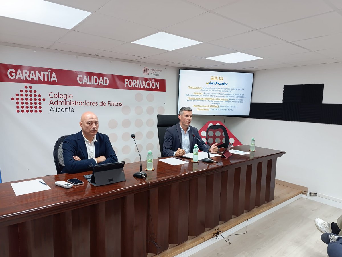 Con casi 80 participantes (presencial y streaming), nuestro asesor fiscal, José Fernando Molina, impartió una charla sobre la próxima implantación del nuevo sistema de facturación Veri*Factu. La nutrida asistencia de colegiados nos muestra el enorme interés que suscita este tema.