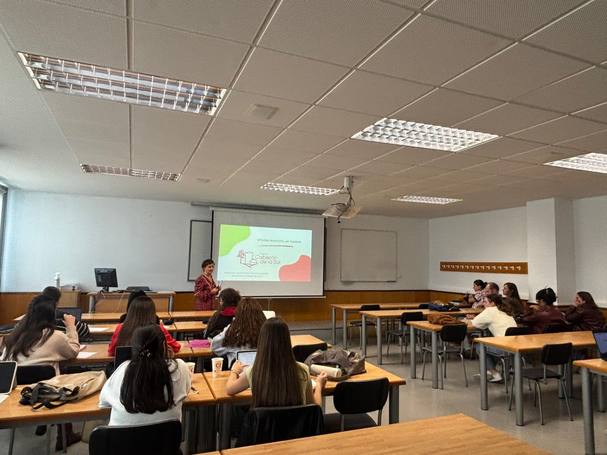 Sesión enriquecedora en EUTA con representantes de Arnuero–Ecoparque de Trasmiera, Comillas y Cabezón de la Sal, acercando al alumnado la gestión turística local y los ODS. 🌍✨ #TurismoSostenible #EUTA #Cantabria