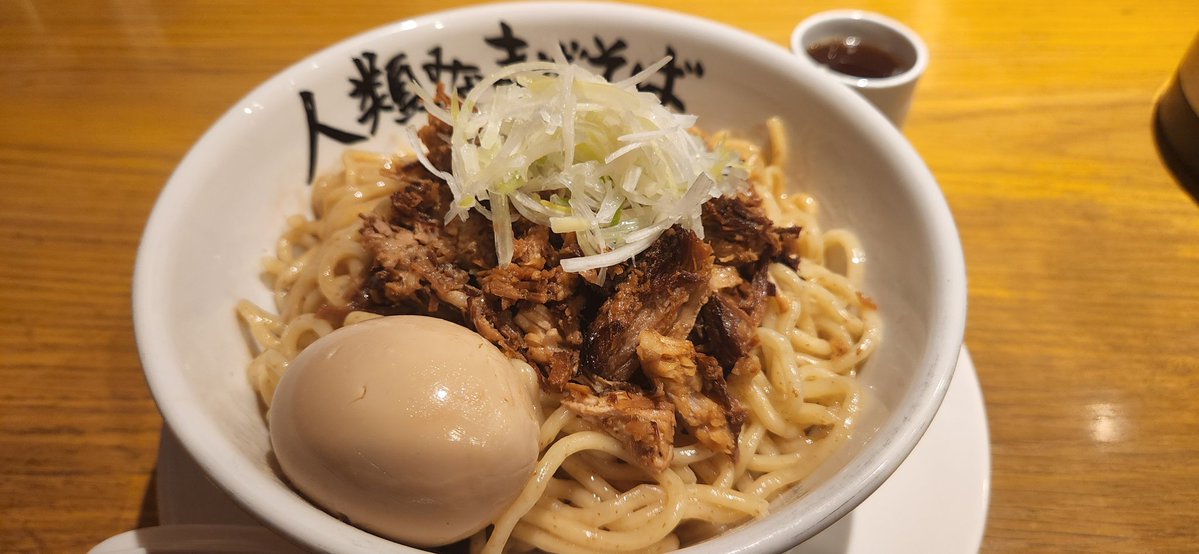 Mevs4n's tweet image. お客さん混んでて忙しそうだったのに遅くなって申し訳ないですーって煮卵サービスしてくれた。マジで感謝！