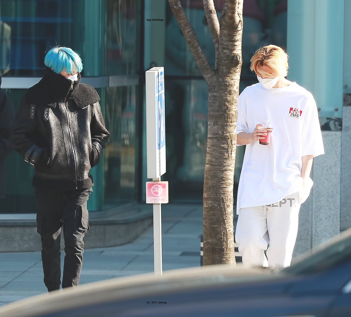 ตำนานหนาวของเราไม่เท่ากันมาก5555 ยิ่งเป็นคลิปยิ่งเอ็นดูโน่ เดินมาตัวสั่นเลย ส่วนพี่จอห์นคือถือเมกาโน่เย็นด้วยซ้ำ🤣