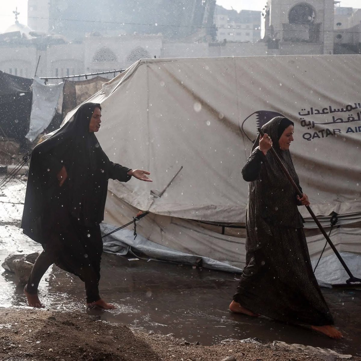 M_shebrawy3's tweet image. Winter in Gaza means : 

People have no shelter except tents
Children have no warmth and shiver from the cold
Women cry from the suffering

Don’t forget #Gaza…