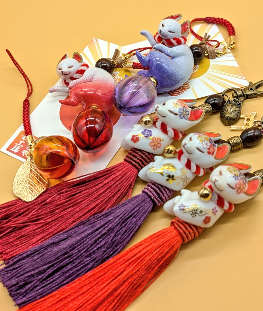 🏮デザフェスお品書き(立体作品)
喫茶月夜野のバリスタ 7,800円
灯り九尾 6,000円
幸玉龍 6,000円
灯り九尾(特大) 18,000円
その他キーホルダー、小物類
1,800円〜3,500円

▶【出展名】もちや幸こうぼう
▶【ブース番号】N-33.34(西館4階)