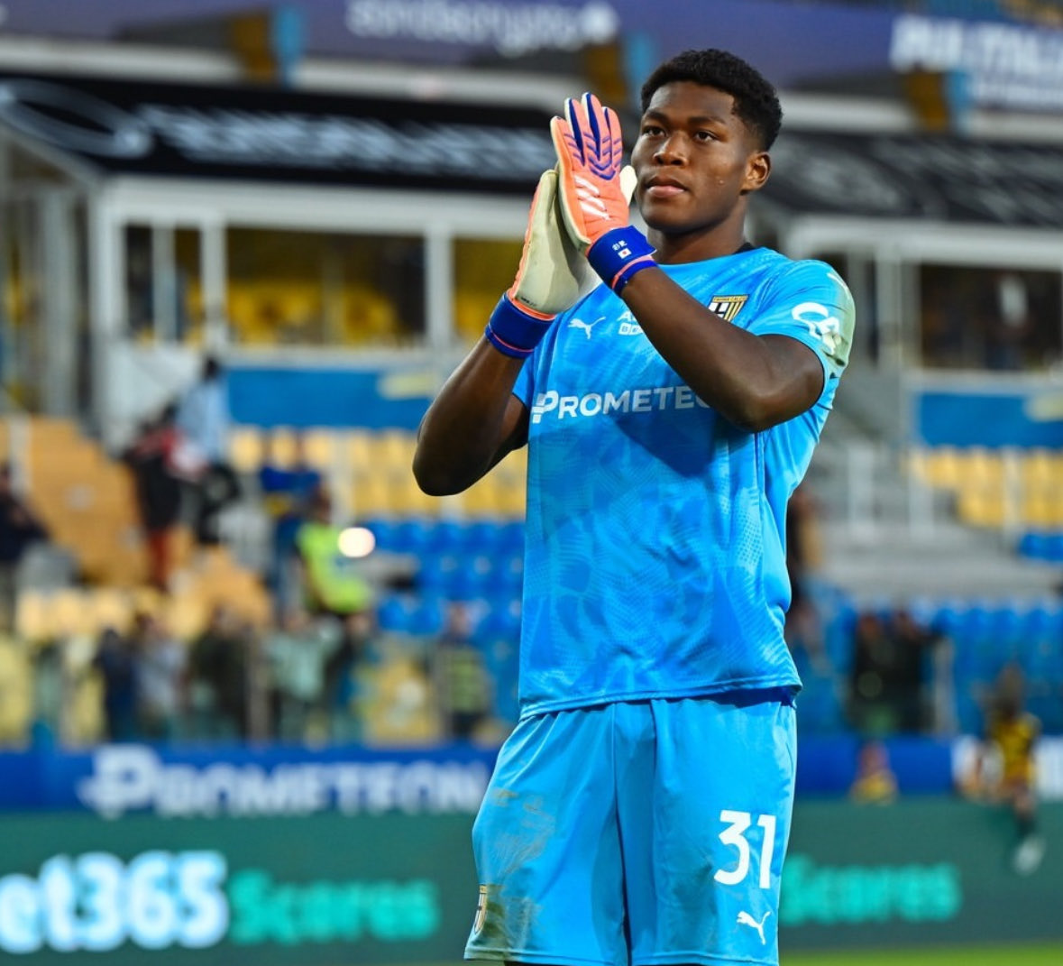 FabrizioRomano's tweet photo. 🚨🇯🇵 Parma and Japan goalkeeper Zion Suzuki will be out for 3/4 months after surgery completed today.

Parma will assess options from free agents market for a new GK. https://t.co/vPabf3enh0