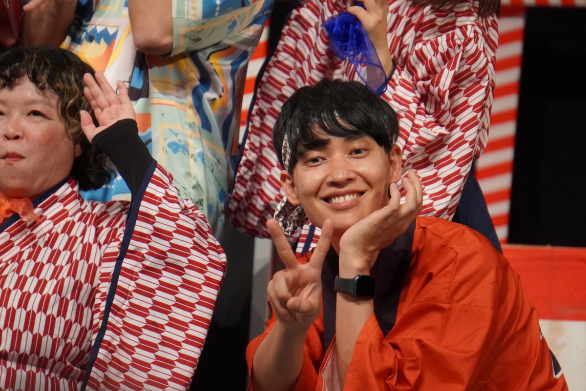 akingo48's tweet image. 2025.11.14(金)
グルメと漫才とカラオケを楽しむ宴Night 後夜祭@クールジャパンパーク大阪 WWホール
エクストリーム盆踊り
祇園櫻井さん撮影タイムpart3

ファンサしてるとこ

#ぎお活
#祇園
#櫻井健一朗
#エクストリーム盆踊り