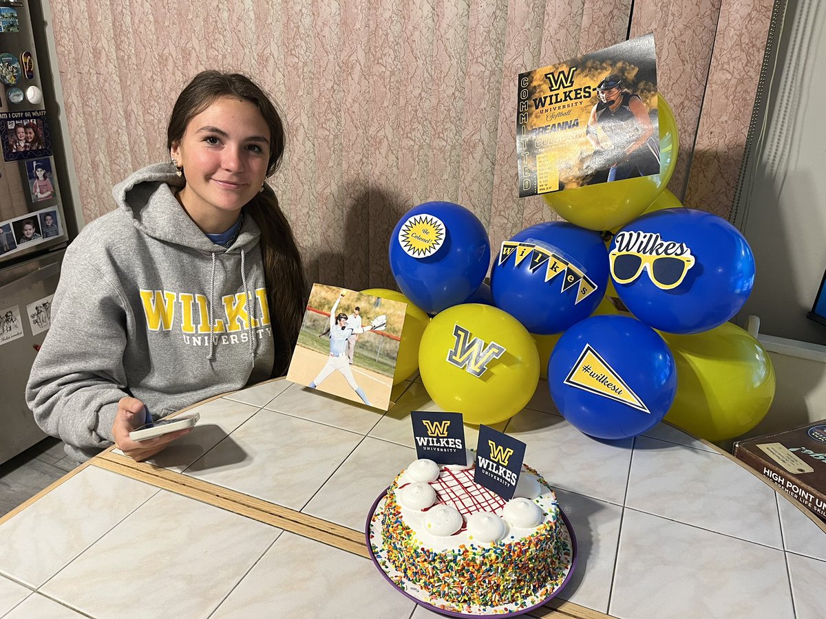 Thank you mom, dad and Bailey for always supporting me💙