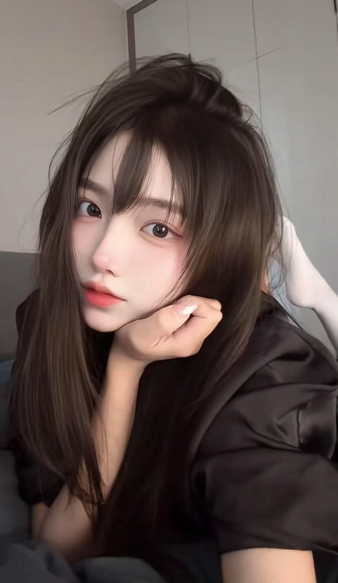 “脚尖轻点，踩碎一地月光。