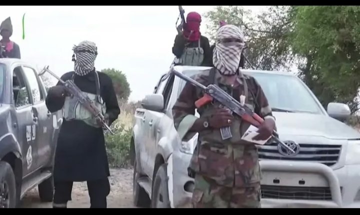 FFodim's tweet photo. Sometimes I wonder: with our nation’s vast air, land, and maritime defence architecture, how do a handful of so-called bandits and extremists still succeed in destabilizing Nigeria? How can forces that even our military school cadets could outmatch continue to trouble a great https://t.co/NbA0mPBgAt
