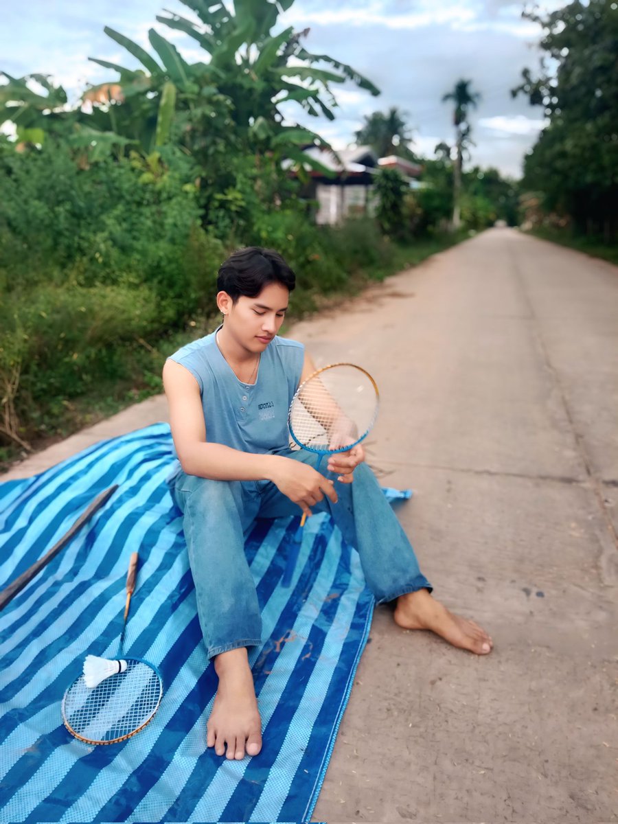 เหนื่อยจนไม่อยากจะพูดกับใคร..ไม่อยากไปไหนทำอะไร..#ชีวิตไม่มีอะไรดีสักอย่าง😔